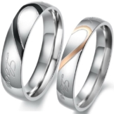JewelryWe Schmuck 1 Paar Edelstahl LOVE Herz Partnerringe Freundschaftsringe Eheringe Trauringe Verlobung Ringe Band, Schwarz Gold Silber, mit Geschenk Tüte -